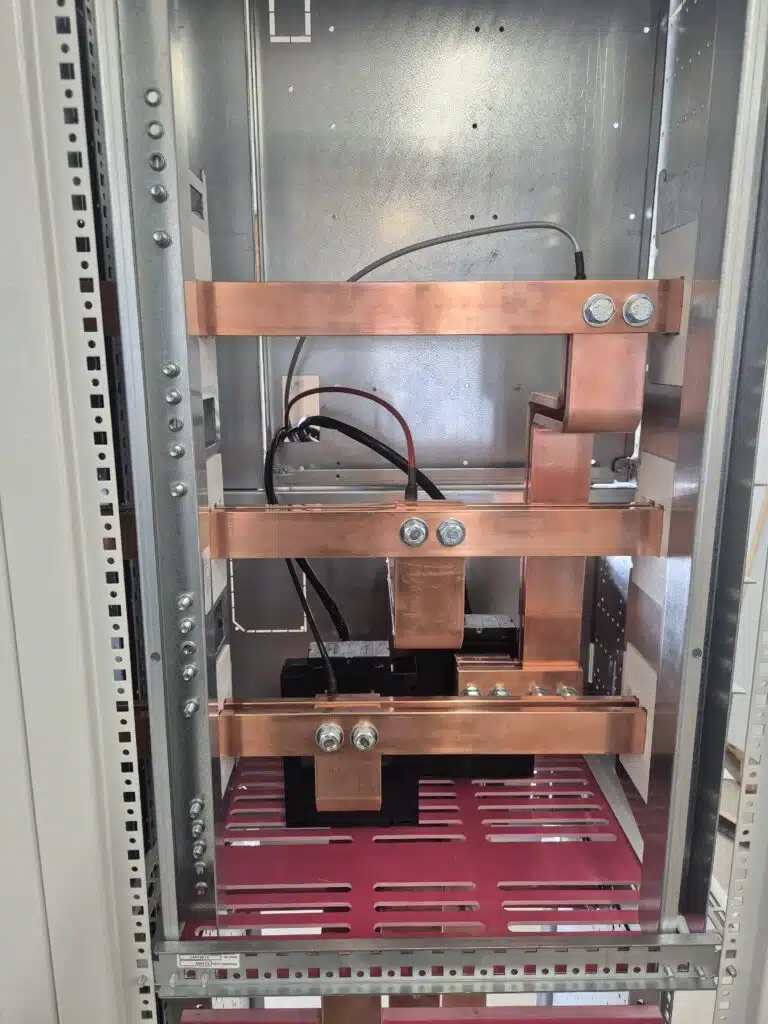 Kobberskinner i hovedtavle som påvirker pris på elektrotavler fra Elskap AS