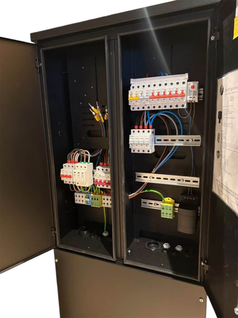 Pris på elektrotavler – hva koster hovedtavle, underfordeling og tilknytningsskap? 3 PRO MAX tilknytningsskap fra Elskap AS som påvirker pris på elektrotavler